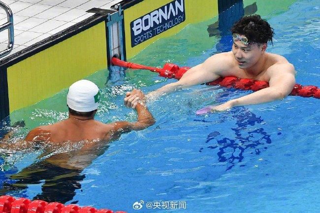 记者：贝拉尔多、莫斯卡多启程前往巴黎，以完成转会程序据巴西记者VenêCasagrande报道，两位新援贝拉尔多和莫斯卡多已经启程前往巴黎，以完成转会巴黎圣日耳曼的程序。